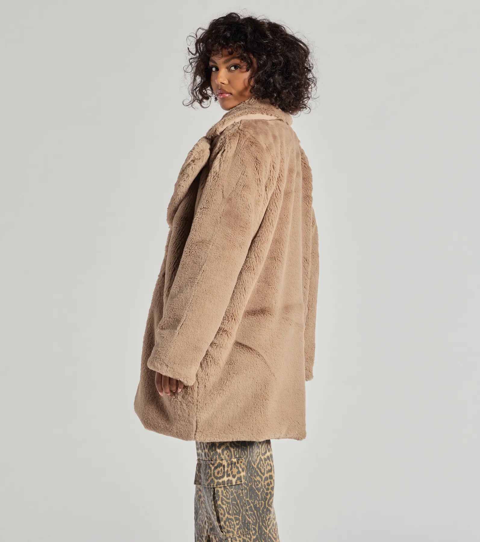 Luxuriöser Trenchcoat aus Kunstpelz