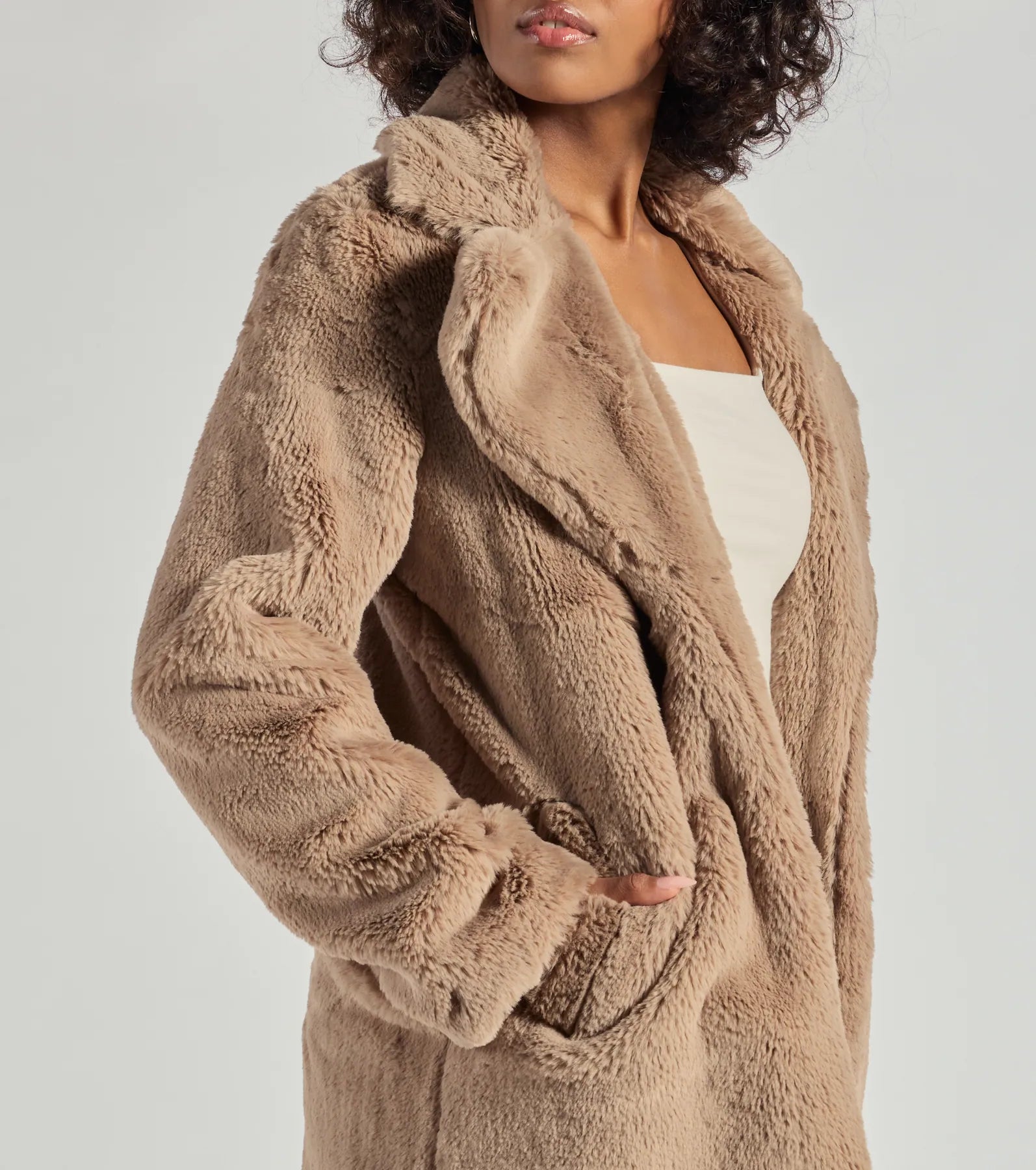 Luxuriöser Trenchcoat aus Kunstpelz