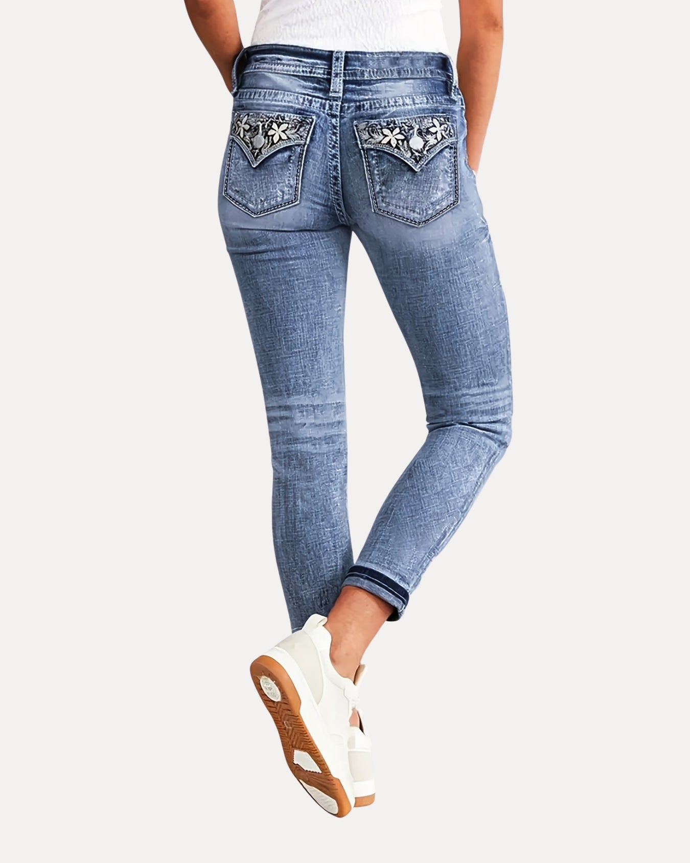 Jean droit déchiré