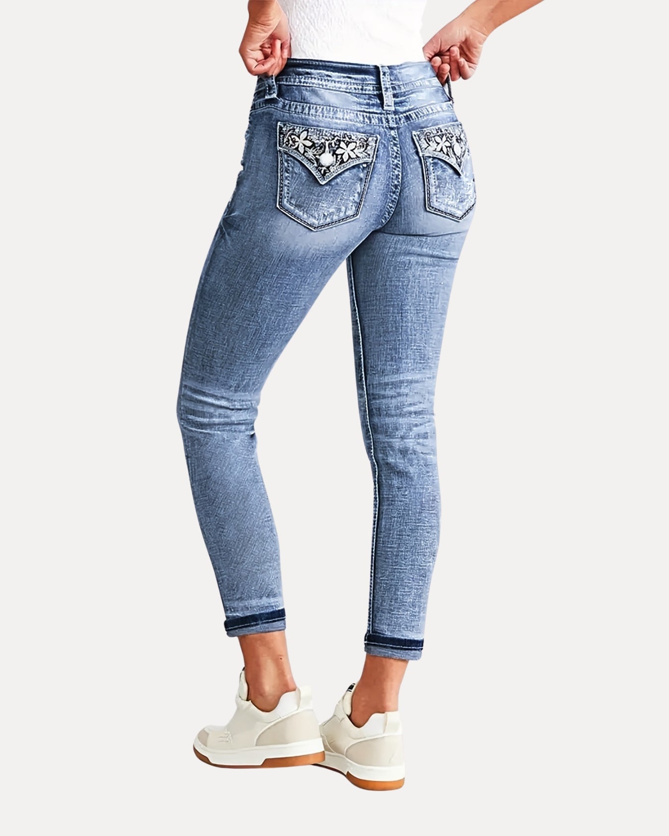 Jean droit déchiré