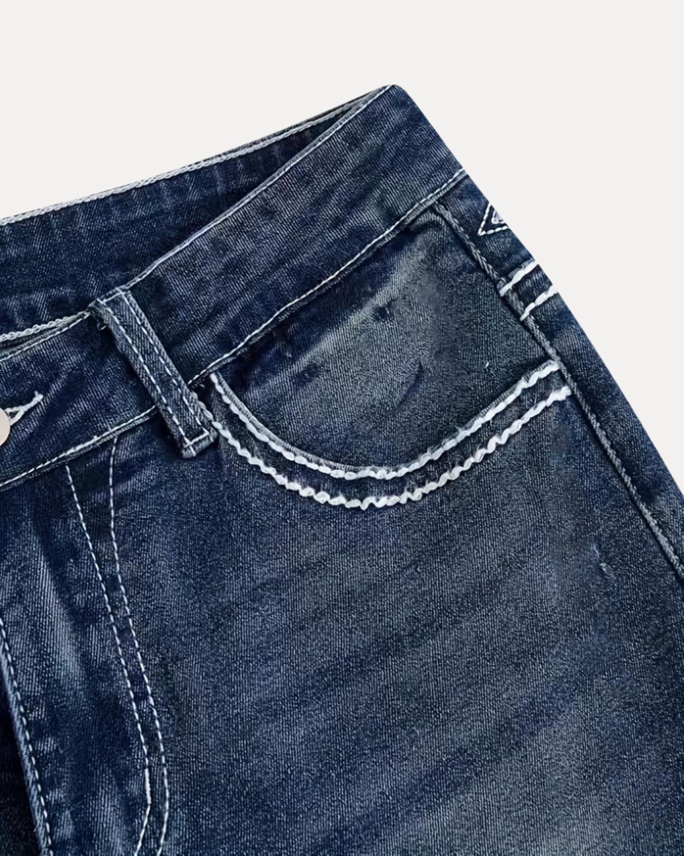 Jean droit déchiré