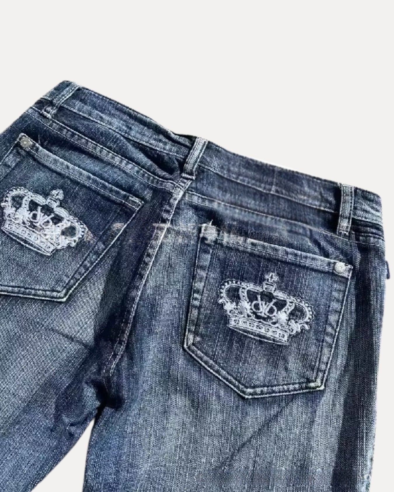 Jean droit déchiré