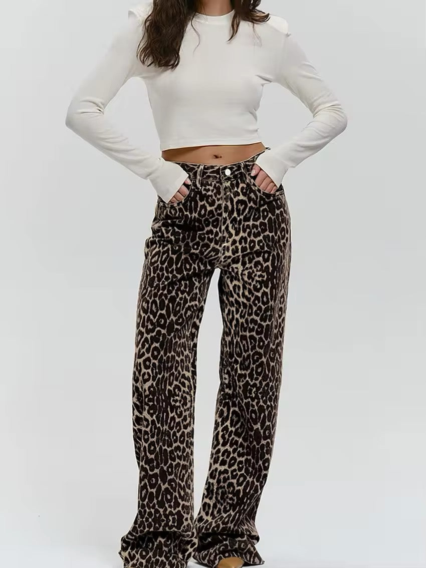 Gerade Jeans mit Leopardenmuster aus Denim