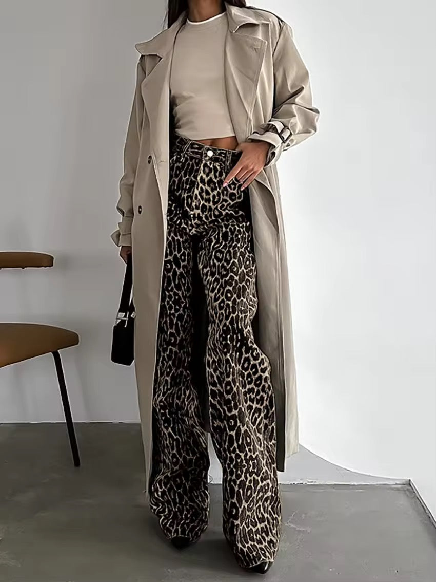 Gerade Jeans mit Leopardenmuster aus Denim
