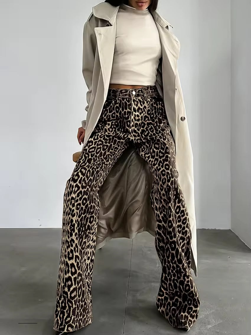 Gerade Jeans mit Leopardenmuster aus Denim