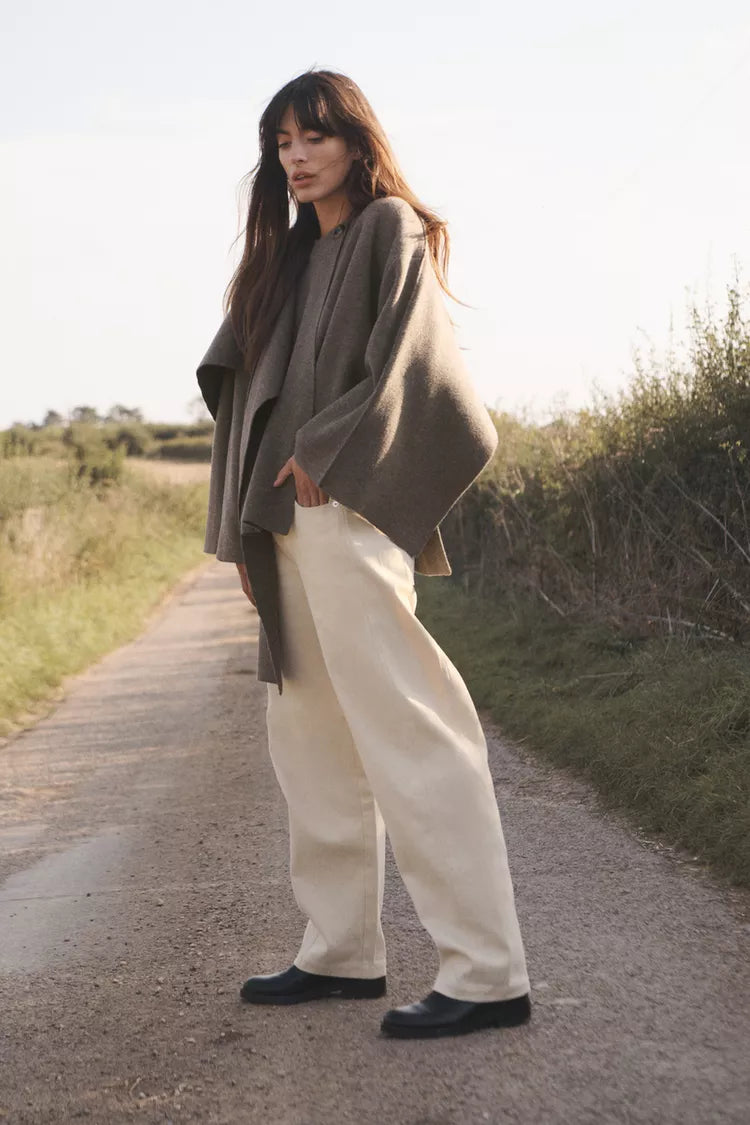 Kurzer Cape-Mantel