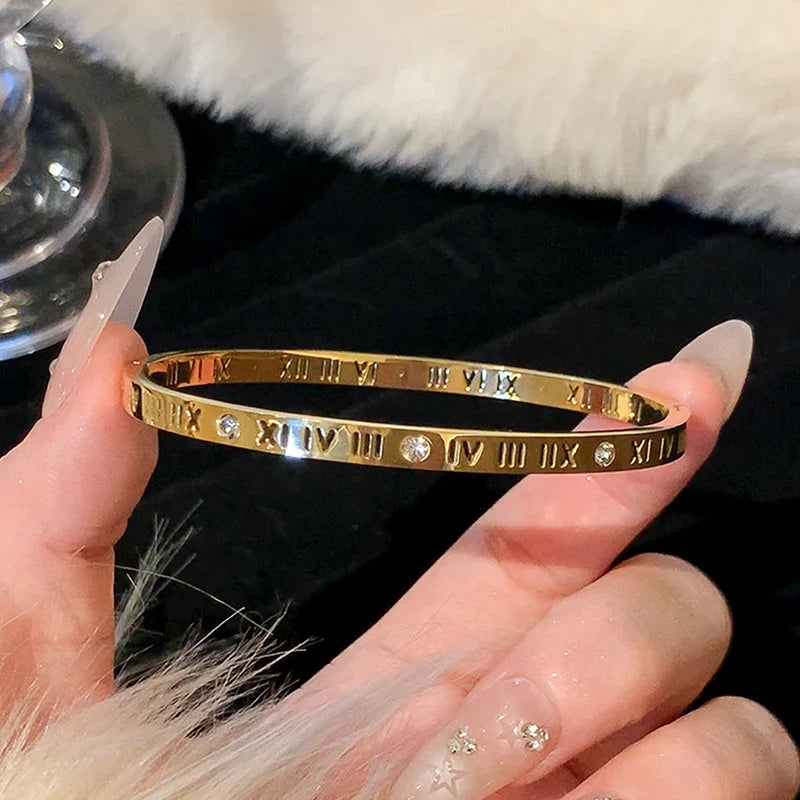 Klassisches Armband mit Perlmutt- und Zirkonia-Detail