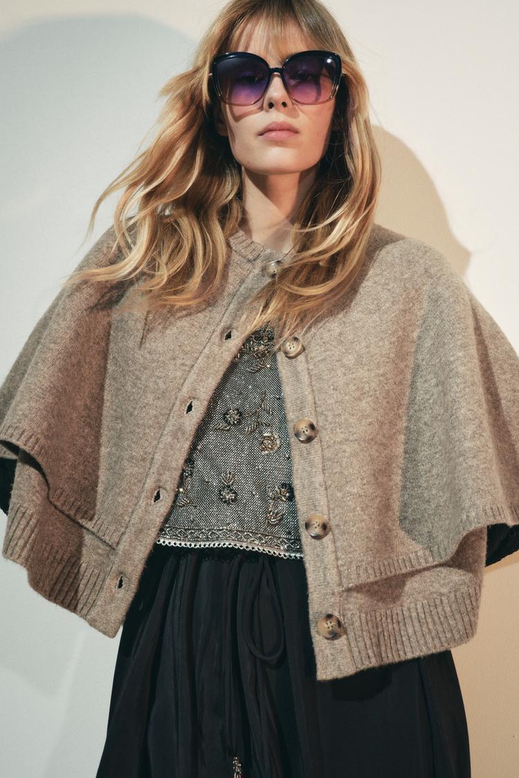 VESTE CAPE EN TRICOT