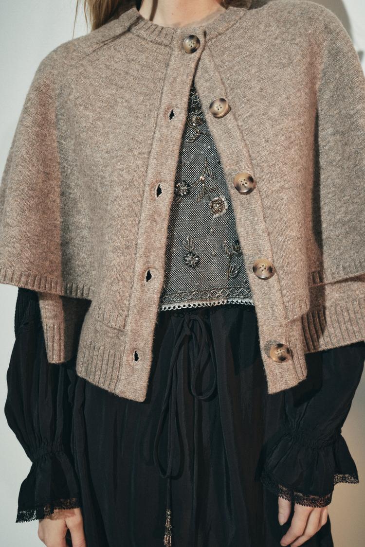 VESTE CAPE EN TRICOT