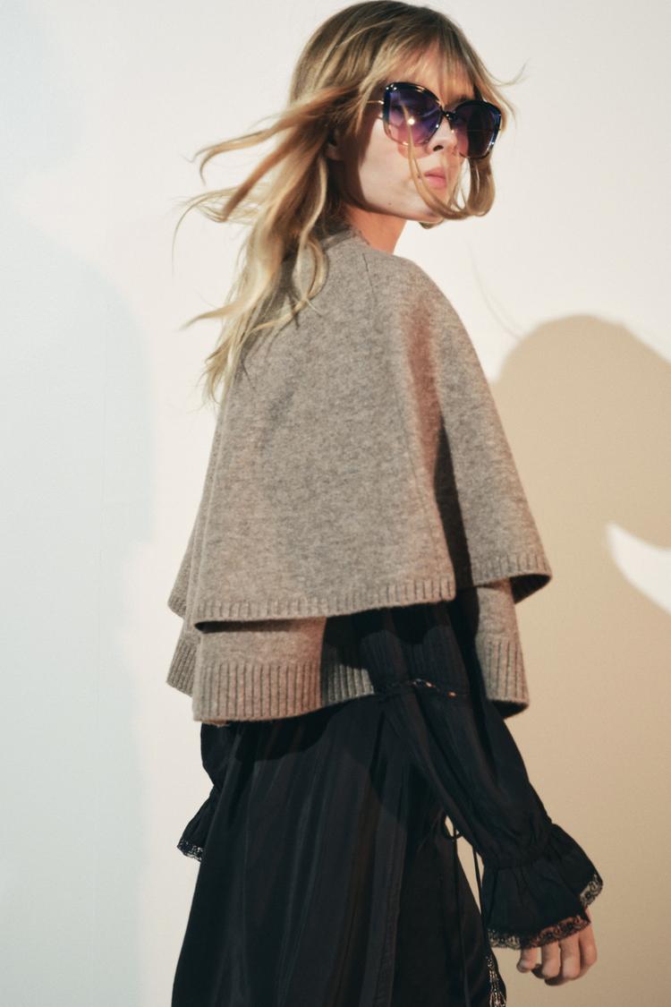 VESTE CAPE EN TRICOT