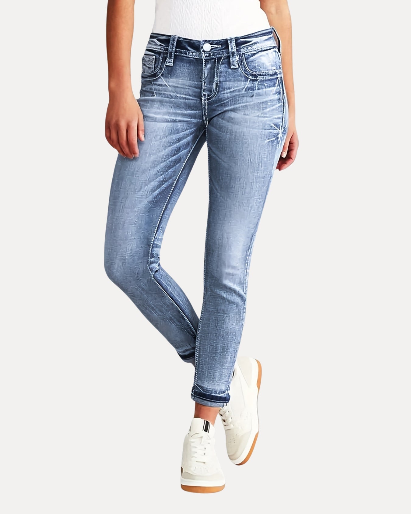 Jean droit déchiré