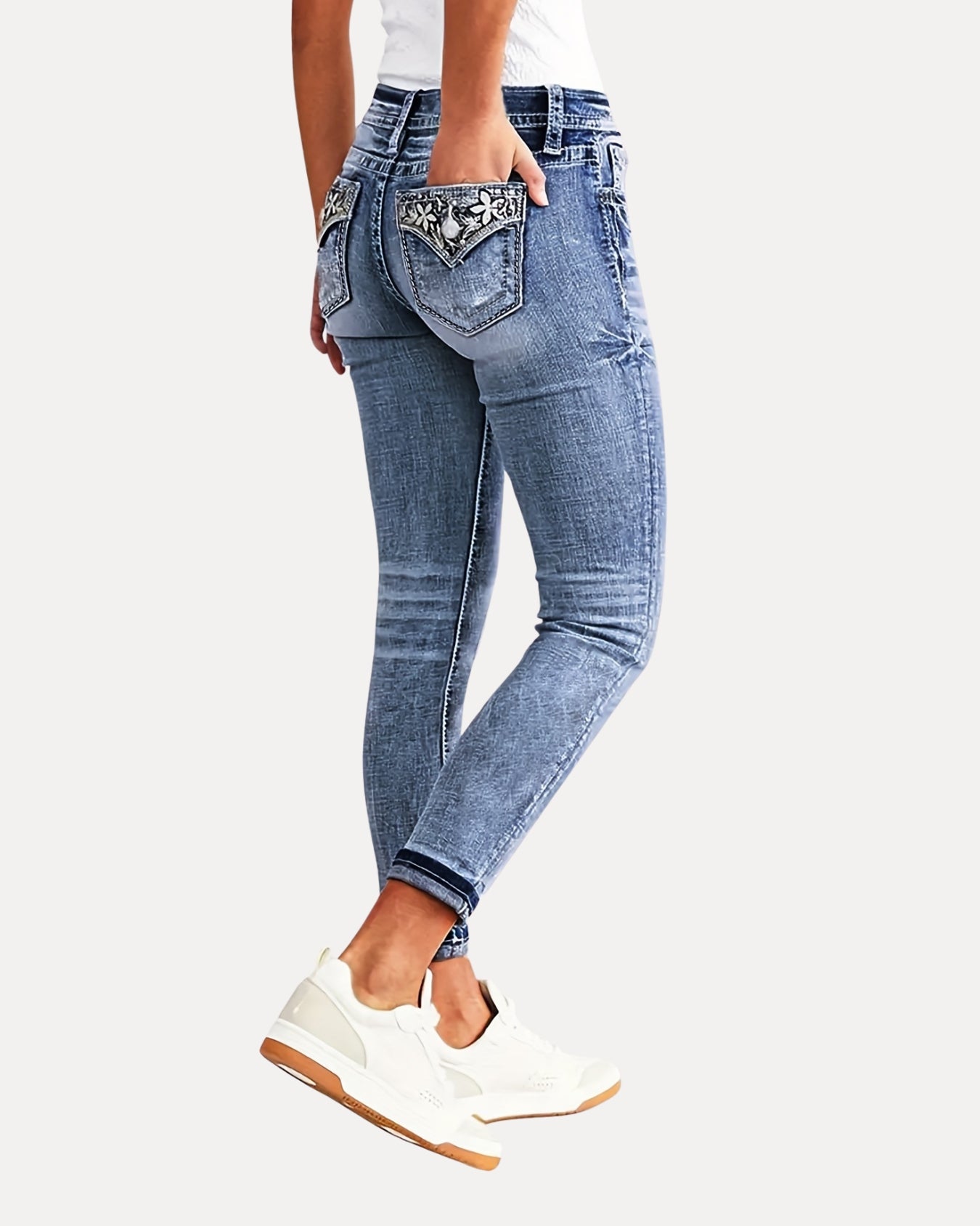 Jean droit déchiré