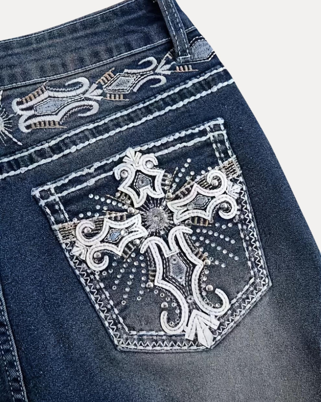 Jean droit déchiré