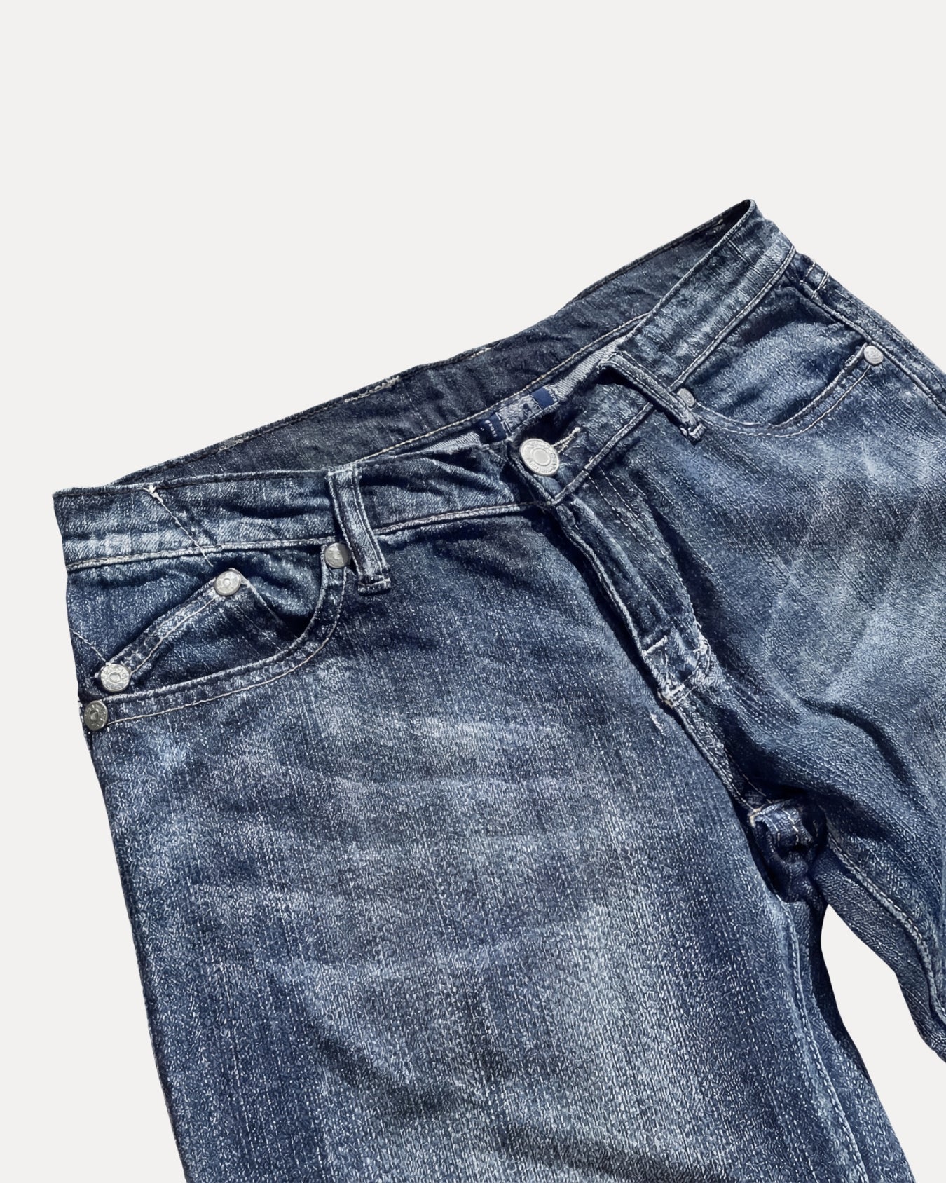 Jean droit déchiré