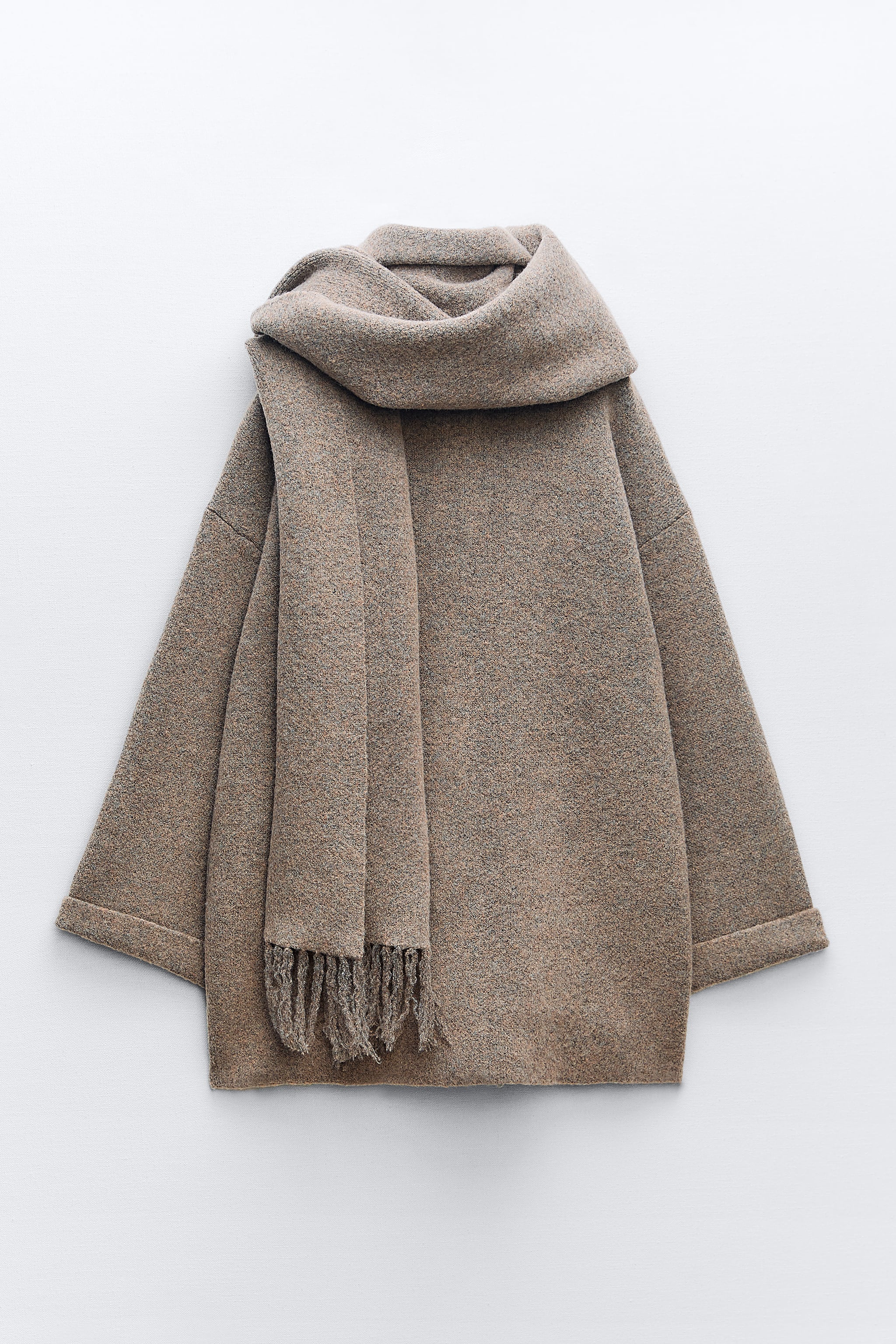 MANTEAU COURT EN MAILLE AVEC ÉCHARPE
