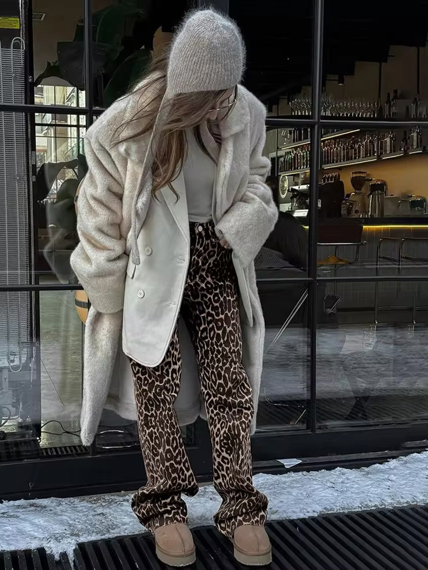 Gerade Jeans mit Leopardenmuster aus Denim