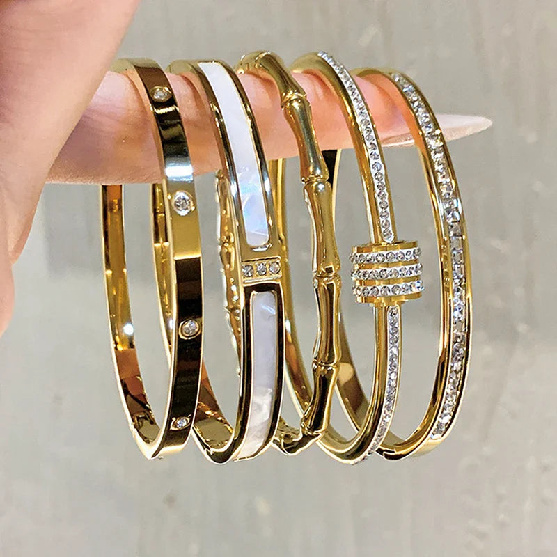 Bracelet classique avec détails en nacre et zircone