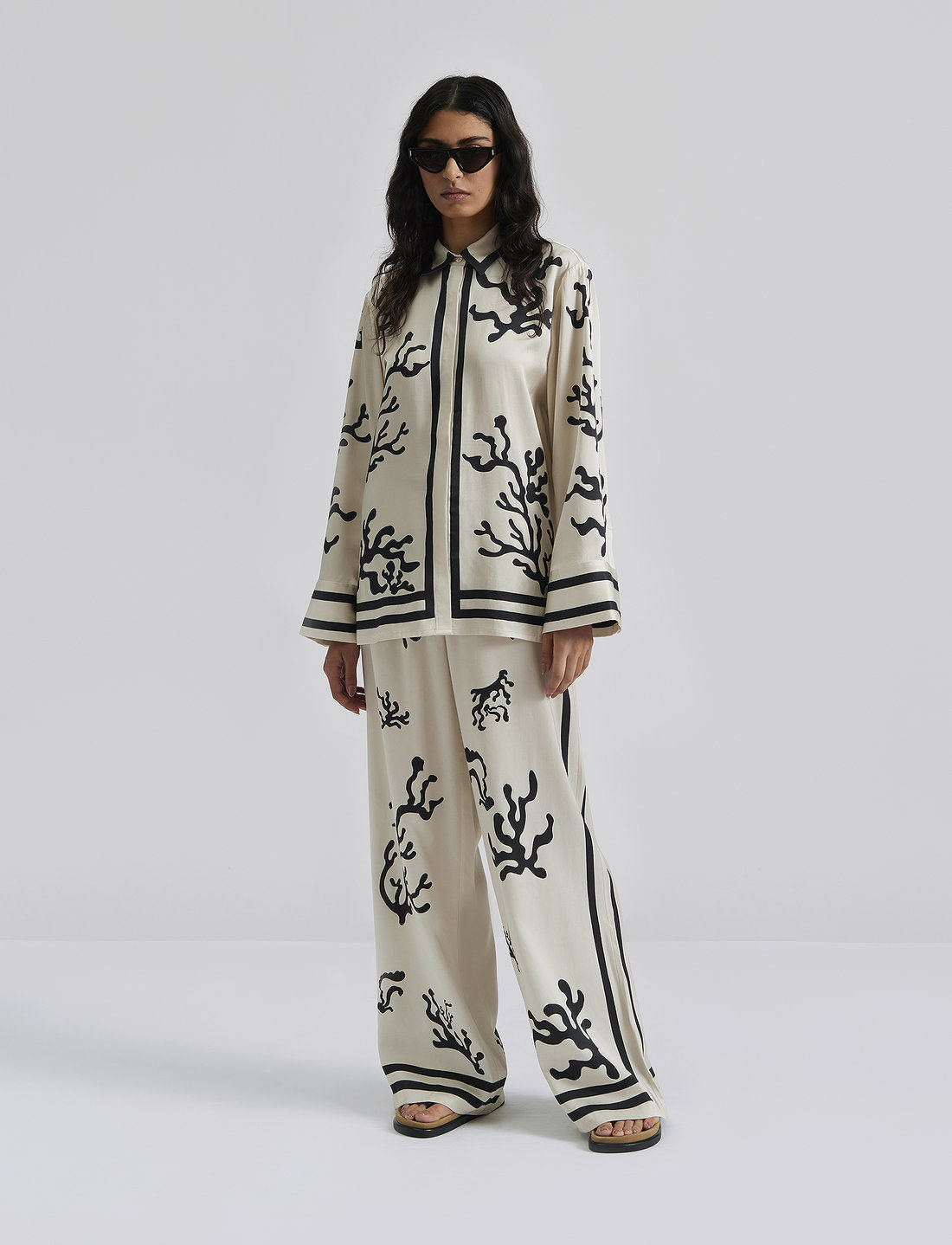 ENSEMBLE DE LUXE SURDIMENSIONNÉ EN SATIN