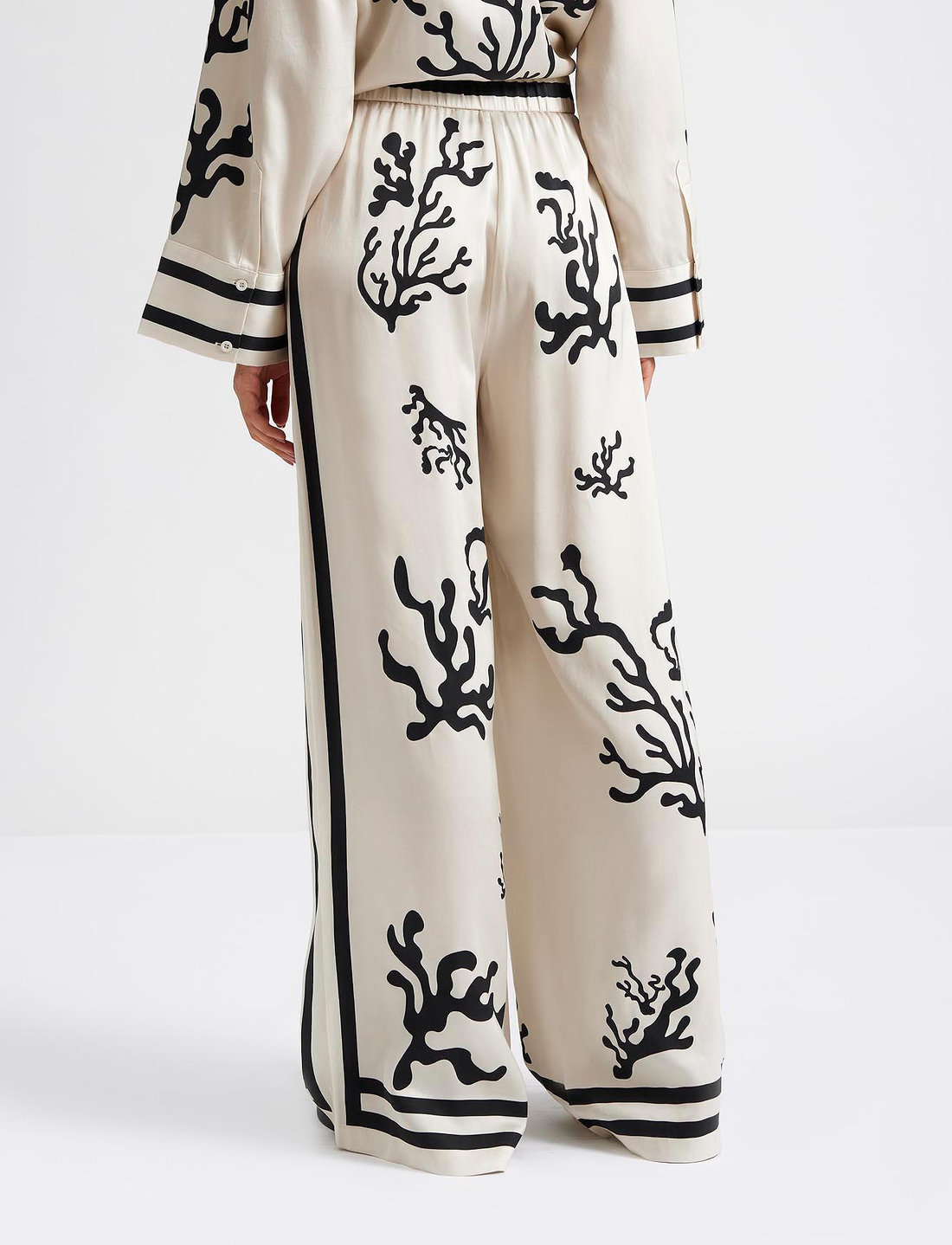 ENSEMBLE DE LUXE SURDIMENSIONNÉ EN SATIN